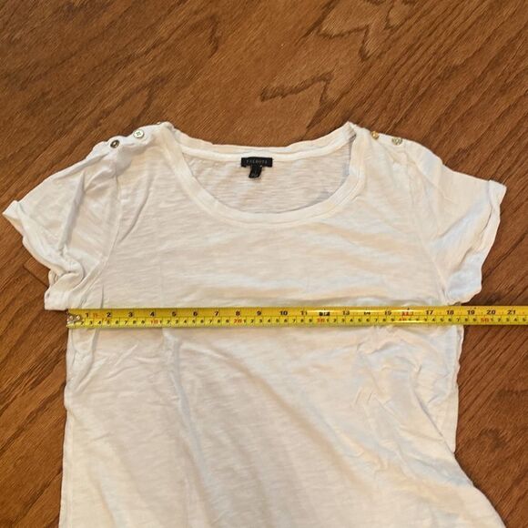 Talbots size large, women’s cotton T-shirt, gold buttons along shoulder - Picture 6 of 8